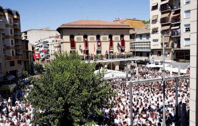 Peralta arrancó este sábado, 1 de septiembre, sus fiestas patronales. La concejala Nuria Autor fue la encargada de prender la mecha festiva