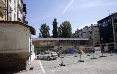 Derribo inminente de la nave de Apesteguía en la plaza Santa Ana