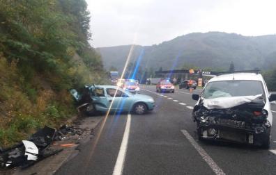 Una joven de Ataun muere al chocar su coche con una furgoneta en la N-121-A en Bera
