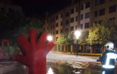 Rocían con gasolina y dan fuego a un símbolo contra la violencia de género en Ansoáin