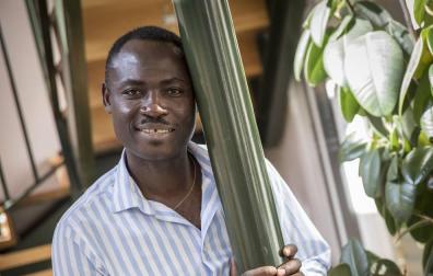 El impulso de Alex, trabajador camerunés del hospital San Juan de Dios, llega a Ghana