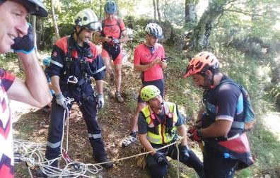 Herido leve un ciclista en Urbasa tras caerse por un talud de 10 metros