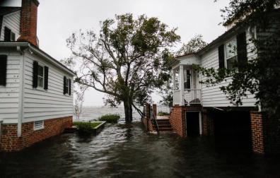 Florence sigue amenazando con fuertes vientos e inundaciones