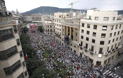 Fotos de la manifestación contra la política lingüística del Gobierno de Navarra celebrada este sábado en Pamplona.