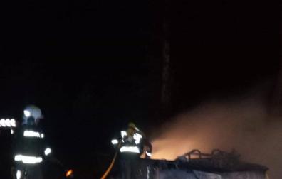 Calcinado un vehículo tras incendiarse en el puerto de Belate
