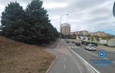 Evacuado un ciclista al CHN que circulaba por el carril bici en la Ronda de Azpilagaña