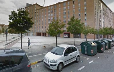 Un borracho entra a dormir a un contenedor en la Rochapea y se niega a salir