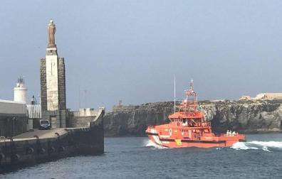 Rescatadas de una patera en Barbate 43 personas, la mayoría menores de edad