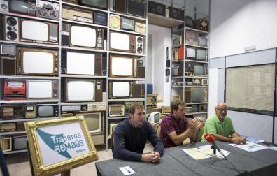 Traperos de Emaús presenta un rastro y un aula ambiental en su centro de Berriozar