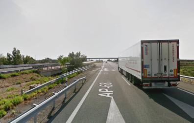 Muere un camionero tras sentirse indispuesto en la AP68 en Murchante