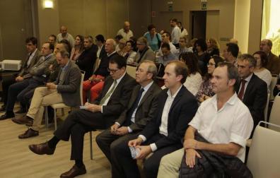 Cerca de un centenar de asistentes acudió a la charla celebrada en el hotel NH Iruña Park.