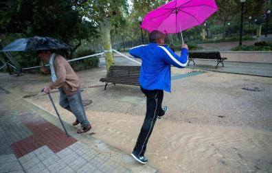Las peores lluvias desde 2008 cortan carreteras y cierran escuelas y parques