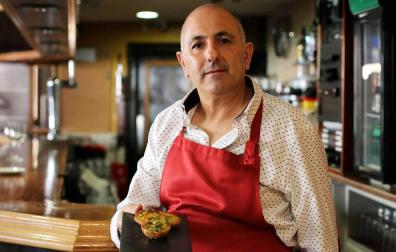 Fotografías antiguas de cuadrillas y familias de Fitero sentados a la mesa en torno a las patatas a la Manarra