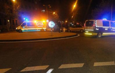 Un joven de 16 años, herido al chocar con su moto contra un coche en Pamplona