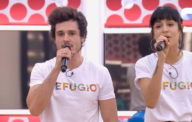 Una vaca se 'cuela' en el primer pase de micros de Natalia y Miki