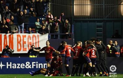 Osasuna sigue invicto en El Sadar ante un Málaga que acabó con nueve