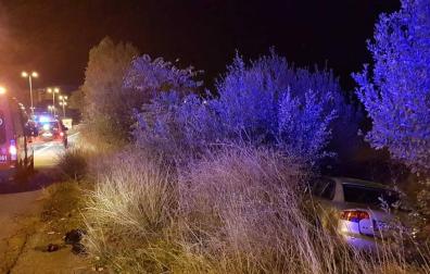 Dos vehículos, accidentados en la rotonda de Ofitas en Pamplona