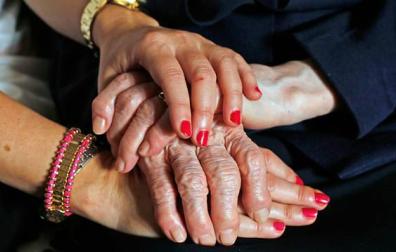 Roban a una persona de 68 años en el barrio de San Juan por el método del abrazo