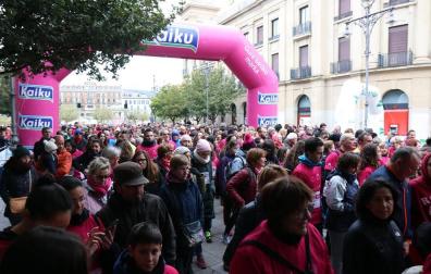 Más de 12.000 personas han participado este domingo en la VII carrera solidaria contra el cáncer de mama en Pamplona, organizada por Saray.