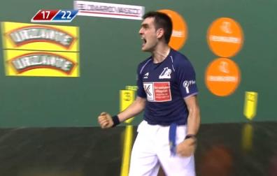 Joseba Ezkurdia celebra su triunfo.