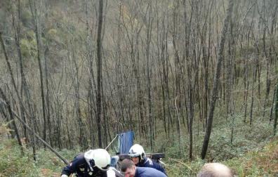 Desatrapado un conductor tras salirse de una pista forestal en Lesaka