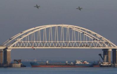 Ucrania acusa a Rusia de herir a varios militares y apresar tres de buques