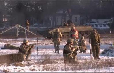 Rusia y Ucrania se refuerzan militarmente en una situación que comienza a ser límite