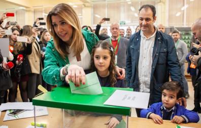 Dos apoderados de Vox increpan a Susana Díaz momentos antes de votar