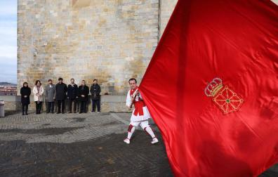 Instituciones forales homenajean al Reino de Navarra con una ofrenda floral