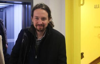Pablo Iglesias, dirigiéndose a una reunión del partido.