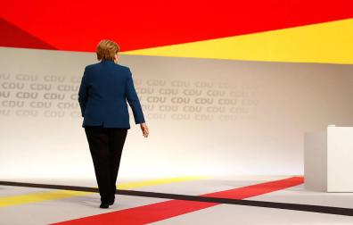 Merkel llama a su partido a la unidad antes de pasar el testigo al frente de la CDU