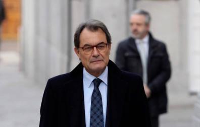Artur Mas llega al Supremo para declarar por el 'procés' entre aplausos