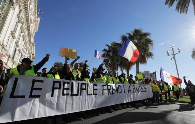 'Chalecos amarillos' impiden el paso de camiones a Francia