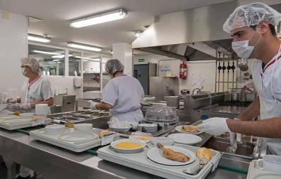 Los pacientes del CHN podrán elegir desde el martes el menú de comida y cena