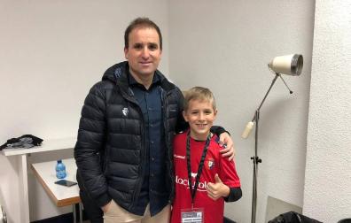 Osasuna abre los brazos a Mikel, el niño autista que se quedó sin ficha en Vitoria