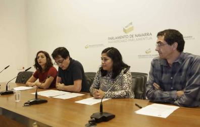 Los cuatro parlamentarios de Podemos Orain Bai, durante la rueda de prensa.