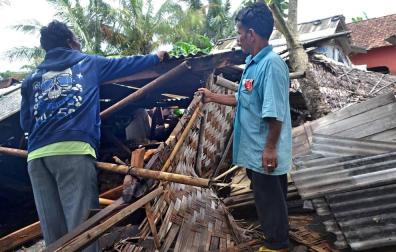 Al menos 168 personas murieron este domingo, 23 de diciembre, tras un tsunami mortal en Indonesia.