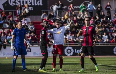 Imágenes del encuentro de la jornada 19 disputado en el Municipal de Reus y que finalizó con triunfo rojillo con un gol de Juan Villar.