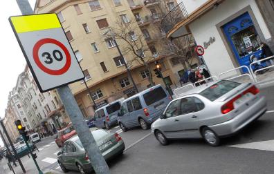 Dos detenidos por atar a un menor a una señal de tráfico y abandonarlo en Murcia