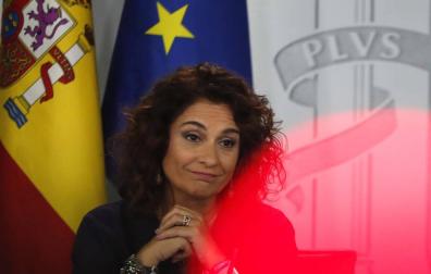 Montero desvela que la carta de Bruselas "no cuestiona" la meta de déficit y avala los PGE