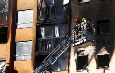 Tres muertos en el incendio de un edificio de viviendas en Badalona