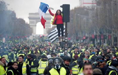 El Gobierno francés culpa a Le Pen de los disturbios en las protestas de París