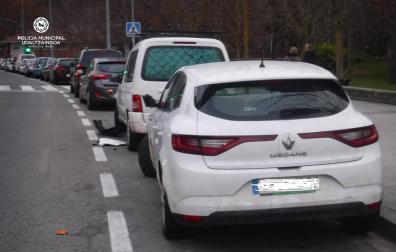 Choca contra varios coches estacionados en la Rochapea y da positivo en alcohol