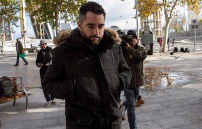 Dani Mateo se niega a declarar ante el juez por sonarse la nariz con la bandera
