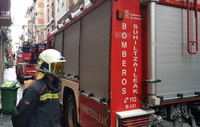 Dos personas intoxicadas en el incendio de una vivienda en Pamplona