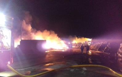 San Adrián, Lodosa y Azagra, en alerta por la nube tóxica de un incendio en Pradejón