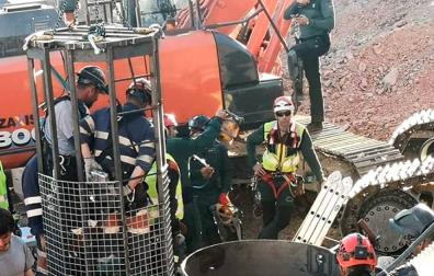 Ejecutan una microvoladura al toparse con roca en la galería para buscar a Julen
