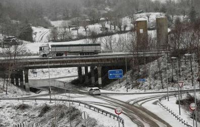 Sábado lluvioso, nieve en cotas bajas y fuertes vientos