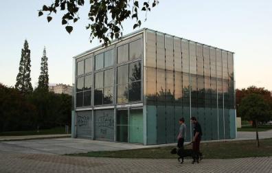 Vista del cubo en el parque de la Constitución (Lago) de Barañáin, que se prevé demoler en unas semanas.
