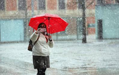 Fotografías del temporal de nieve y lluvia en Navarra, que está provocando dificultades para circular en distintos puntos de la red viaria.
